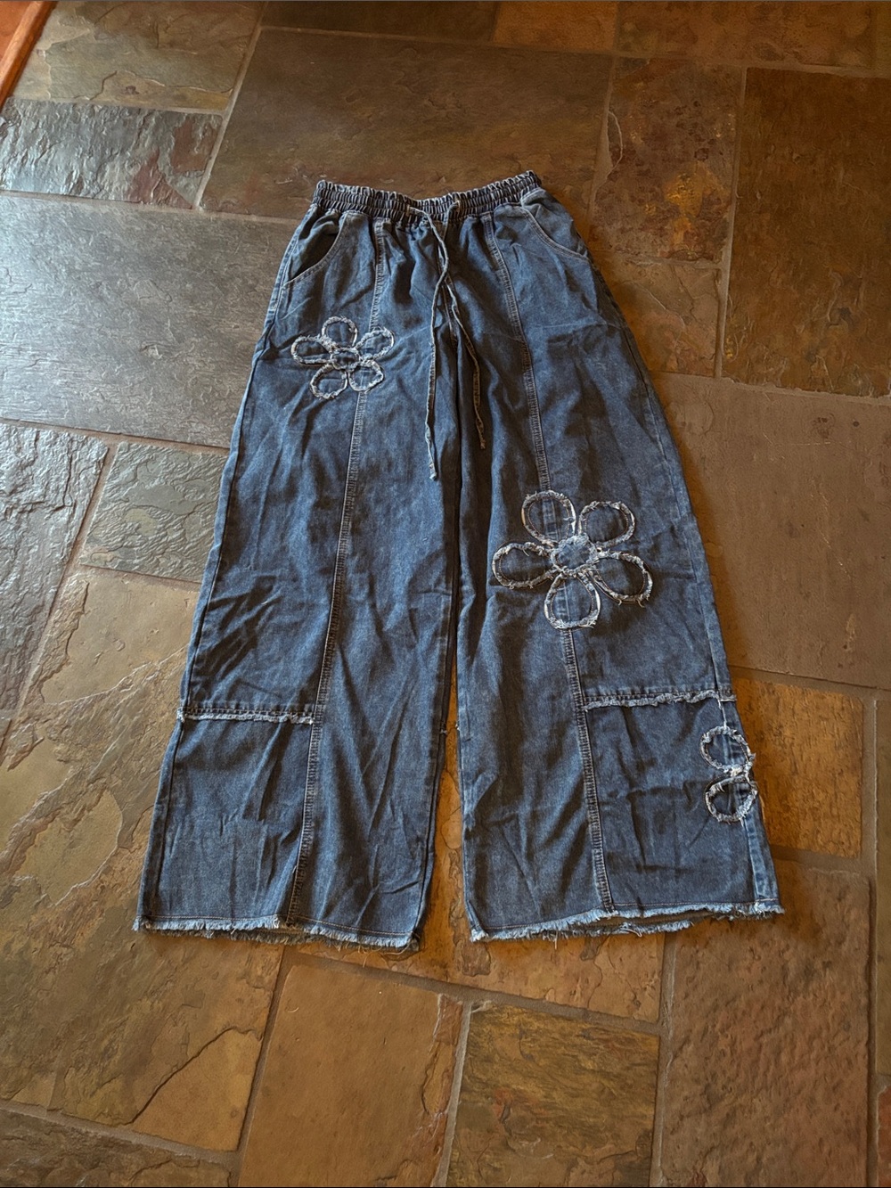Women's Blue Wide-Leg Floral Appliqué Jeans